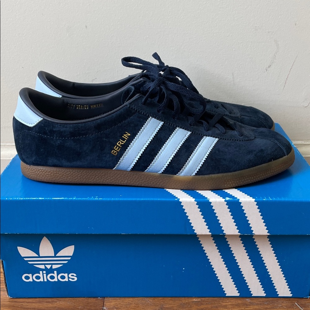 Adidas berlin city series Dark marine blue and Light Blue size 9.5